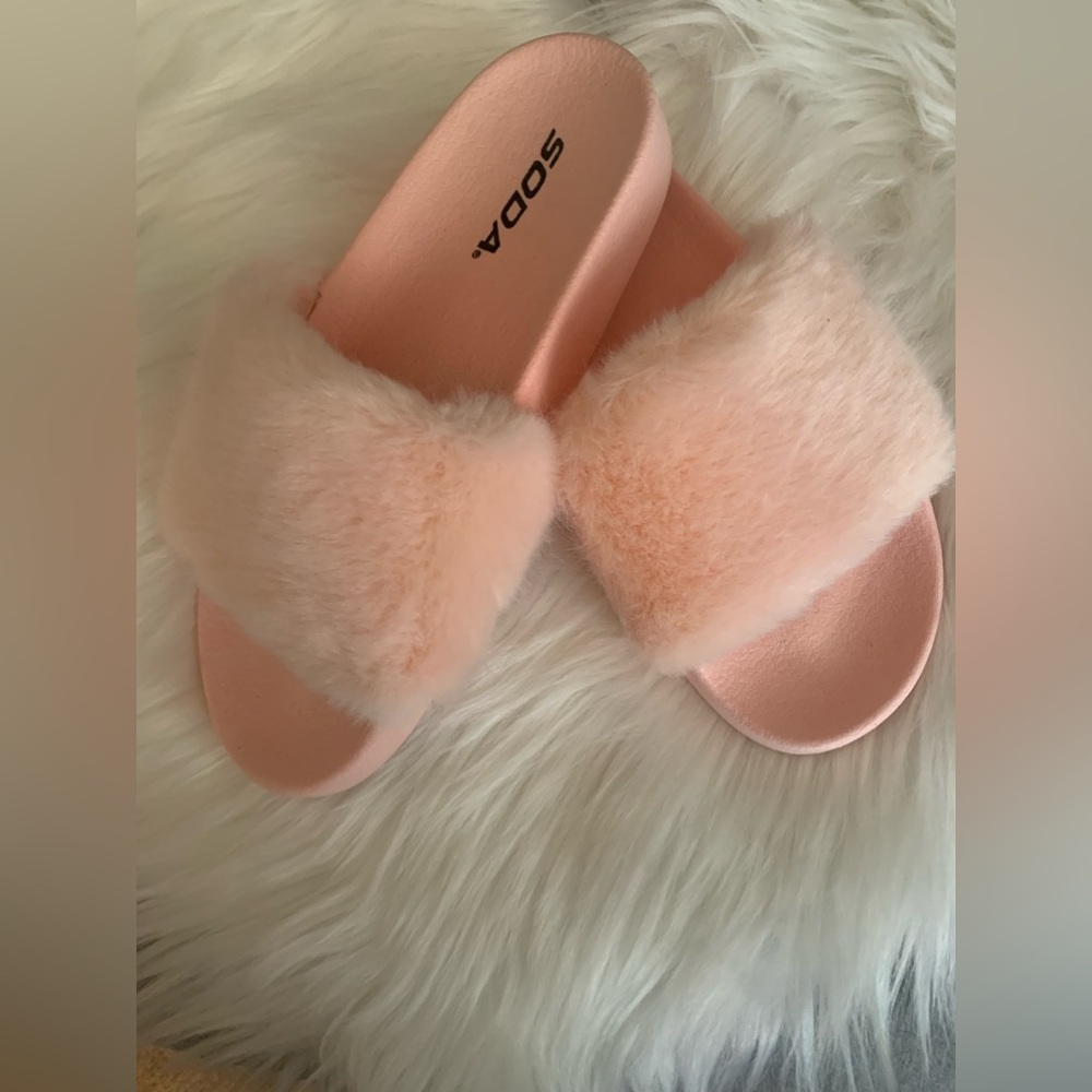 Yoga Faux Fur slides